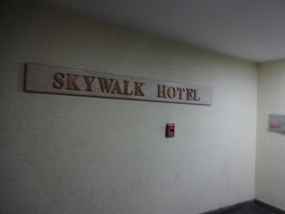 Ampa Skywalk Hotell Chennai Exteriör bild